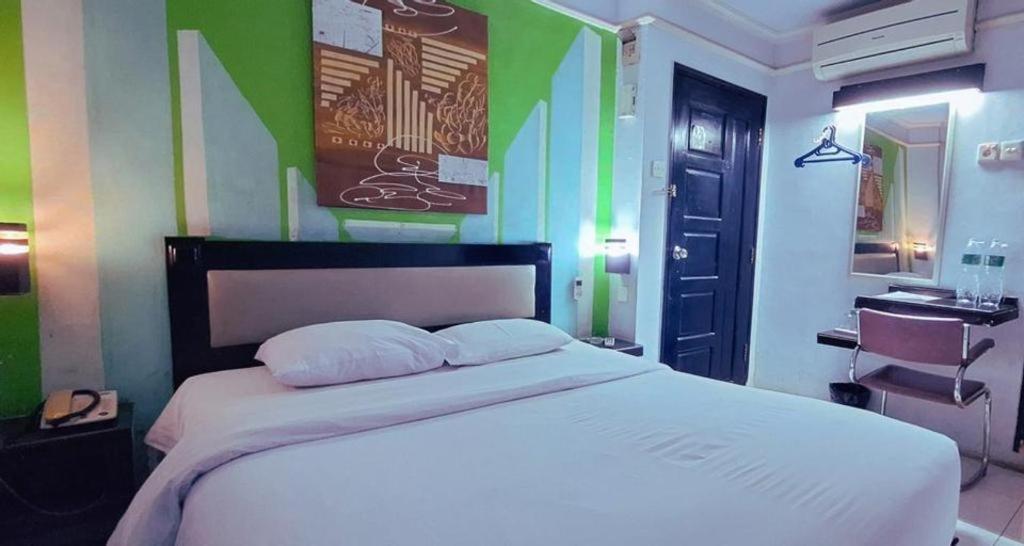Hotel K77 Dumai Exterior photo